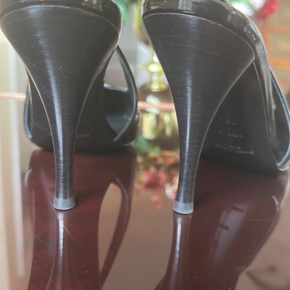 Saint Laurent Slingback Pump With a Pointed Toe - Picture 11 of 14